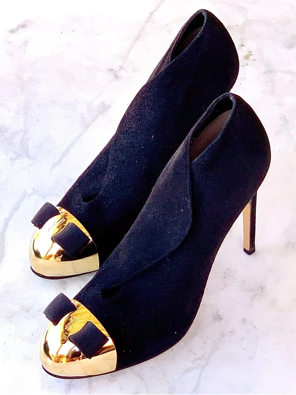 SALVATORE FERRAGAMO NOYAL META  Black Suede Pump BOOTIE GOLD Cap Toe SZ 8 1/2